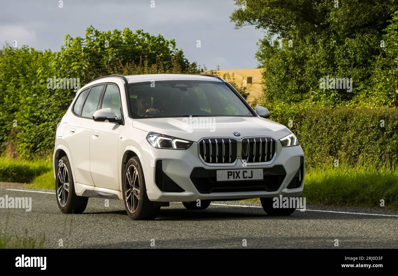 Woburn, Beds, UK - Aug 19th 2023: White 2023 hybrid electric BMW X1 car ...