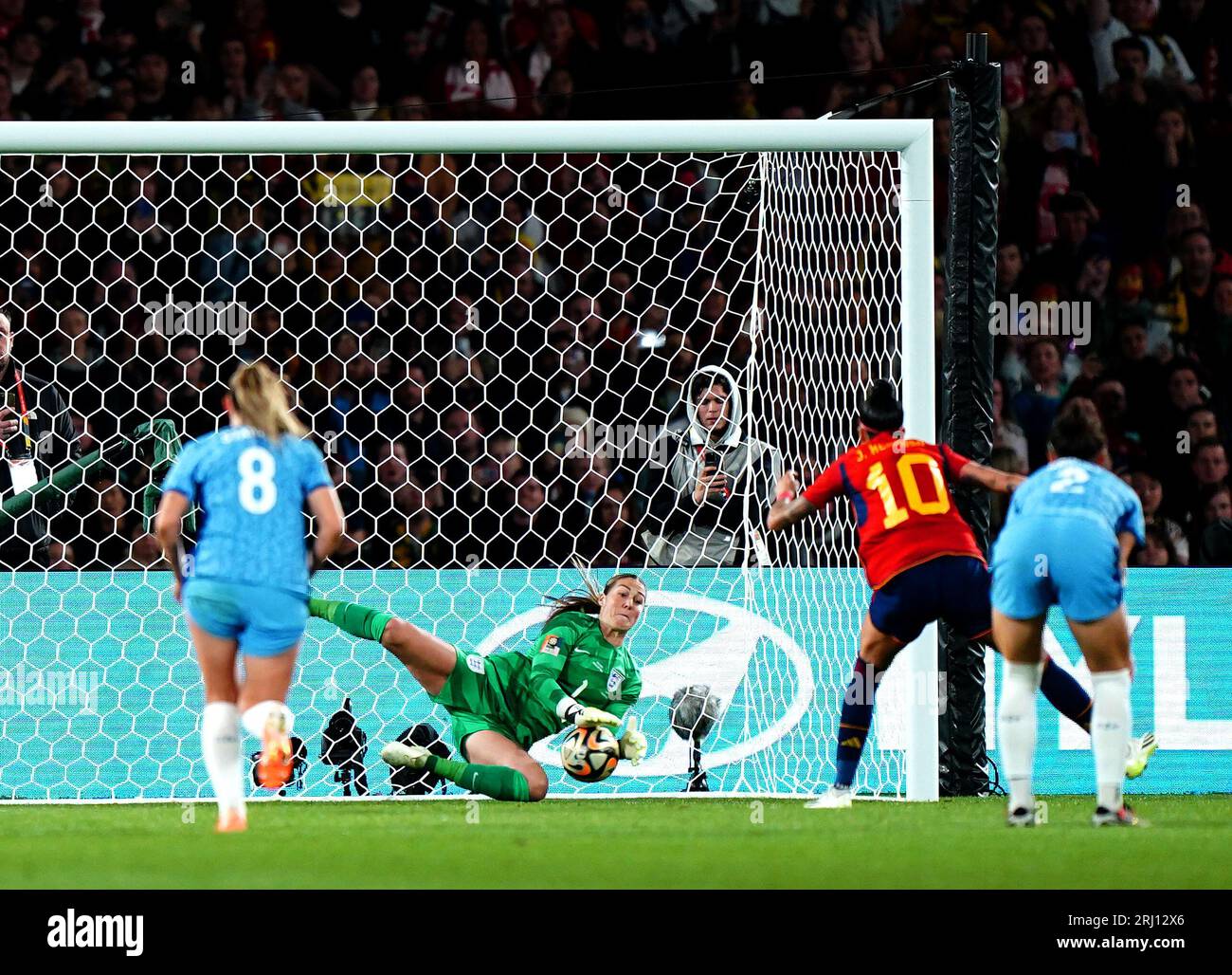 England goalkeeper Mary Earps saves a penalty from Spain's Jennifer Hermoso during the FIFA Women's World Cup final match at Stadium Australia, Sydney. Picture date: Sunday August 20, 2023. Stock Photo