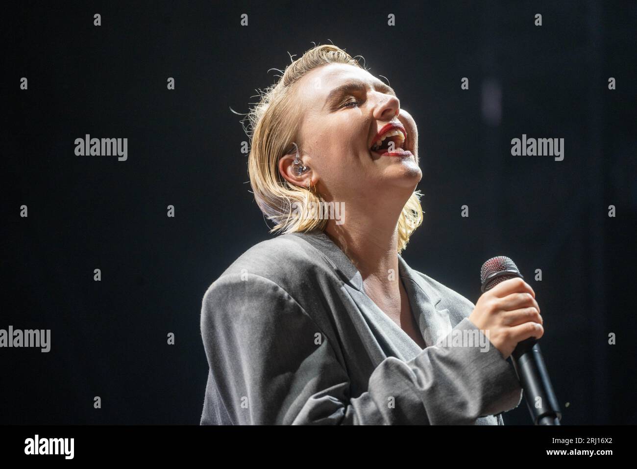 Glanusk Park, UK. Saturday, 19 August, 2023. Rebecca Lucy Taylor of Self-Esteem performing at the 2023 Green Man Festival in Glanusk Park, Brecon Beacons, Wales. Photo date: Saturday, August 19, 2023. Photo credit should read: Richard Gray/Alamy Live News Stock Photo