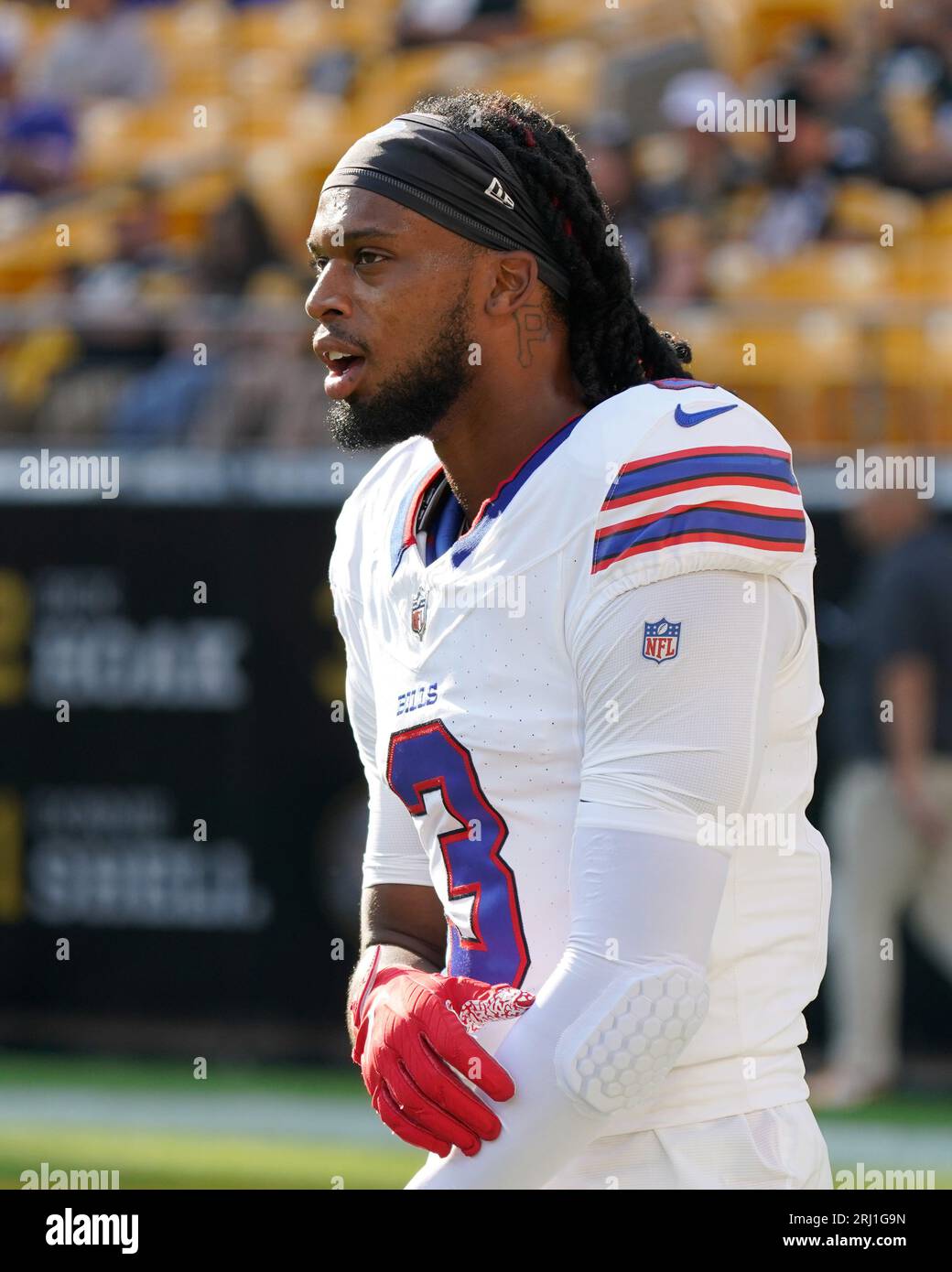 Pittsburgh, PA, USA. 19th Aug, 2023. Aug. 19, 2023: Damar Hamlin #3 during  the Pittsburgh Steelers vs Buffalo Bills preseason game in Pittsburgh PA at  Acrisure Stadium. Brook Ward/AMG. (Credit Image: ©