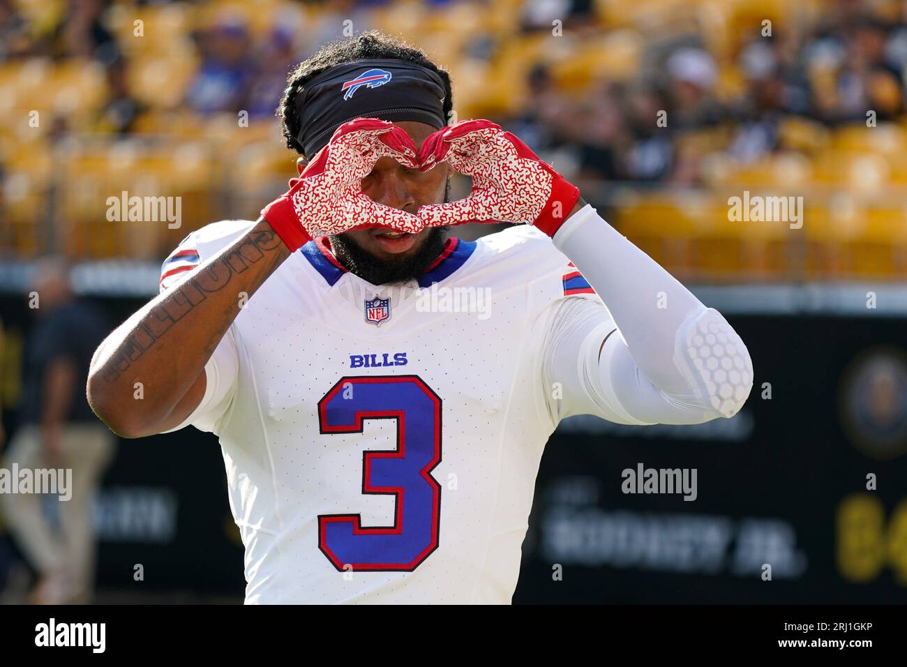 Pittsburgh, PA, USA. 19th Aug, 2023. Aug. 19, 2023: Damar Hamlin #3 during  the Pittsburgh Steelers vs Buffalo Bills preseason game in Pittsburgh PA at  Acrisure Stadium. Brook Ward/AMG. (Credit Image: ©