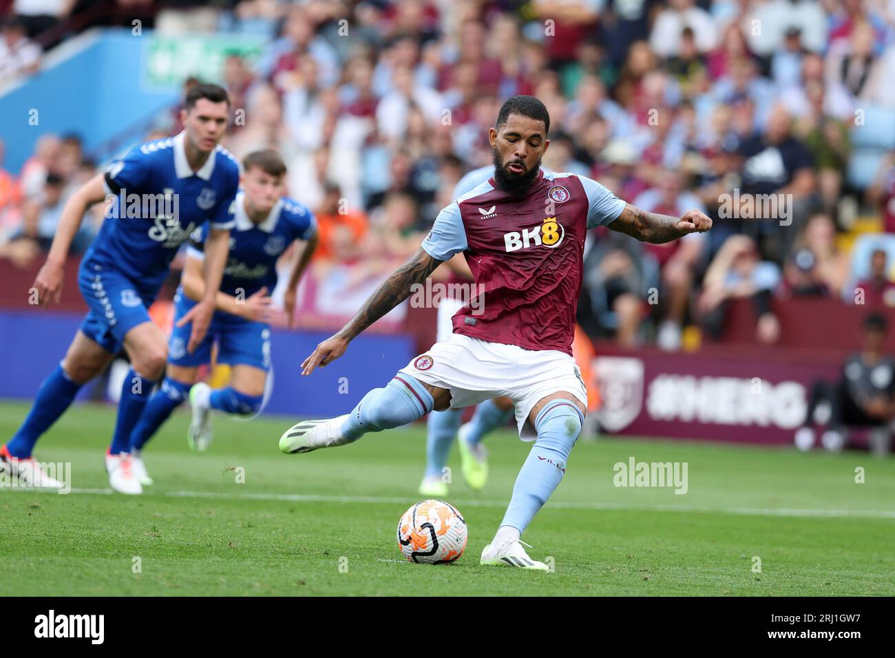 Birmingham, UK. 20th Aug, 2023. Douglas Luiz of Aston Villa scores his teams 2nd goal from the penalty spot. Premier League match, Aston Villa v Everton at Villa Park in Birmingham on Sunday 20th August 2023. this image may only be used for Editorial purposes. Editorial use only, pic by Andrew Orchard/Andrew Orchard sports photography/Alamy Live news Credit: Andrew Orchard sports photography/Alamy Live News Stock Photo