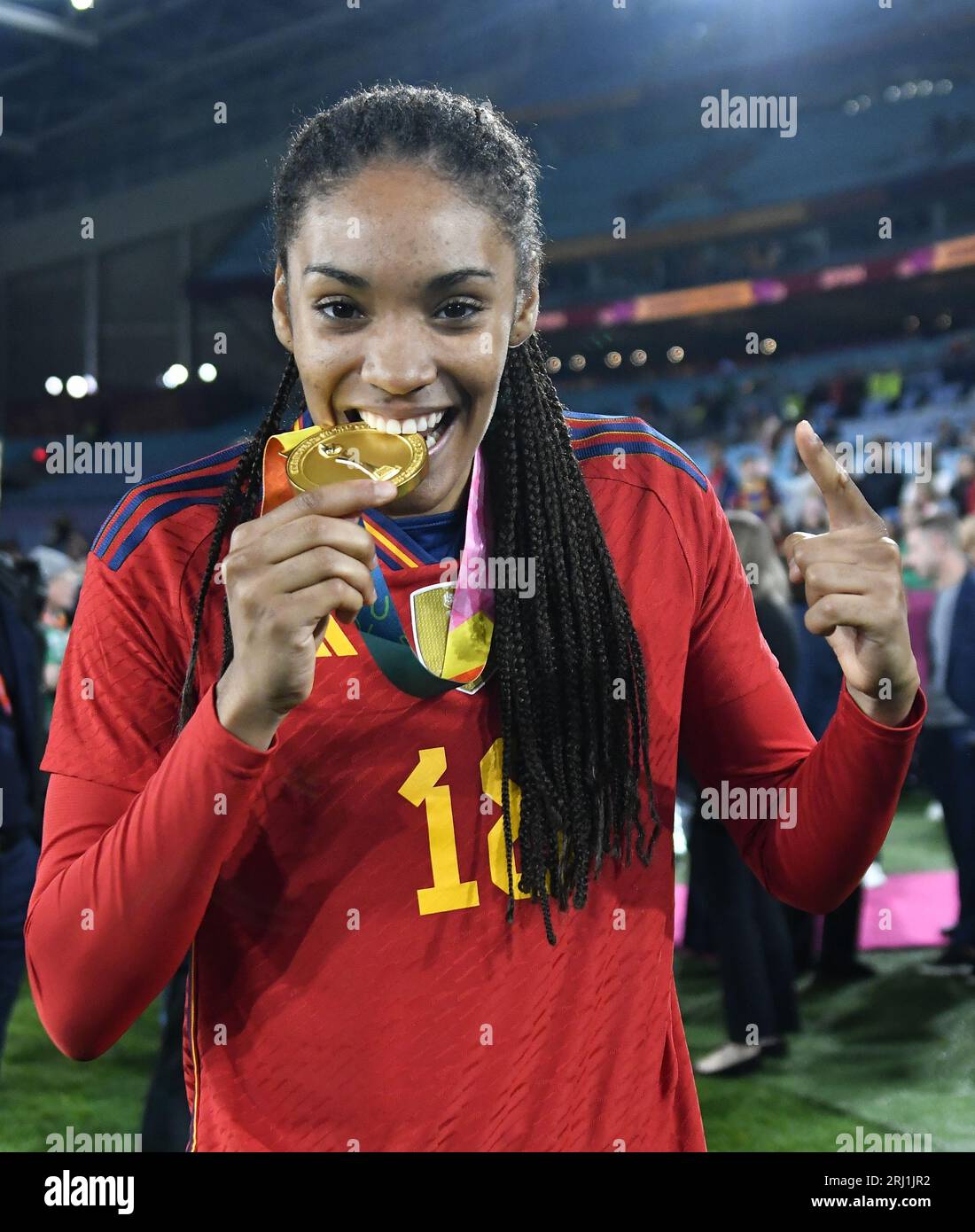 Sydney, Australia. 20th August 2023. Salma Paralluelo bitting her World Cup winning medal during the 2023 FIFA Women's World Cup Final at Stadium Australia in Sydney, Australia  Credit: Kleber Osorio/ Alamy Live News Stock Photo