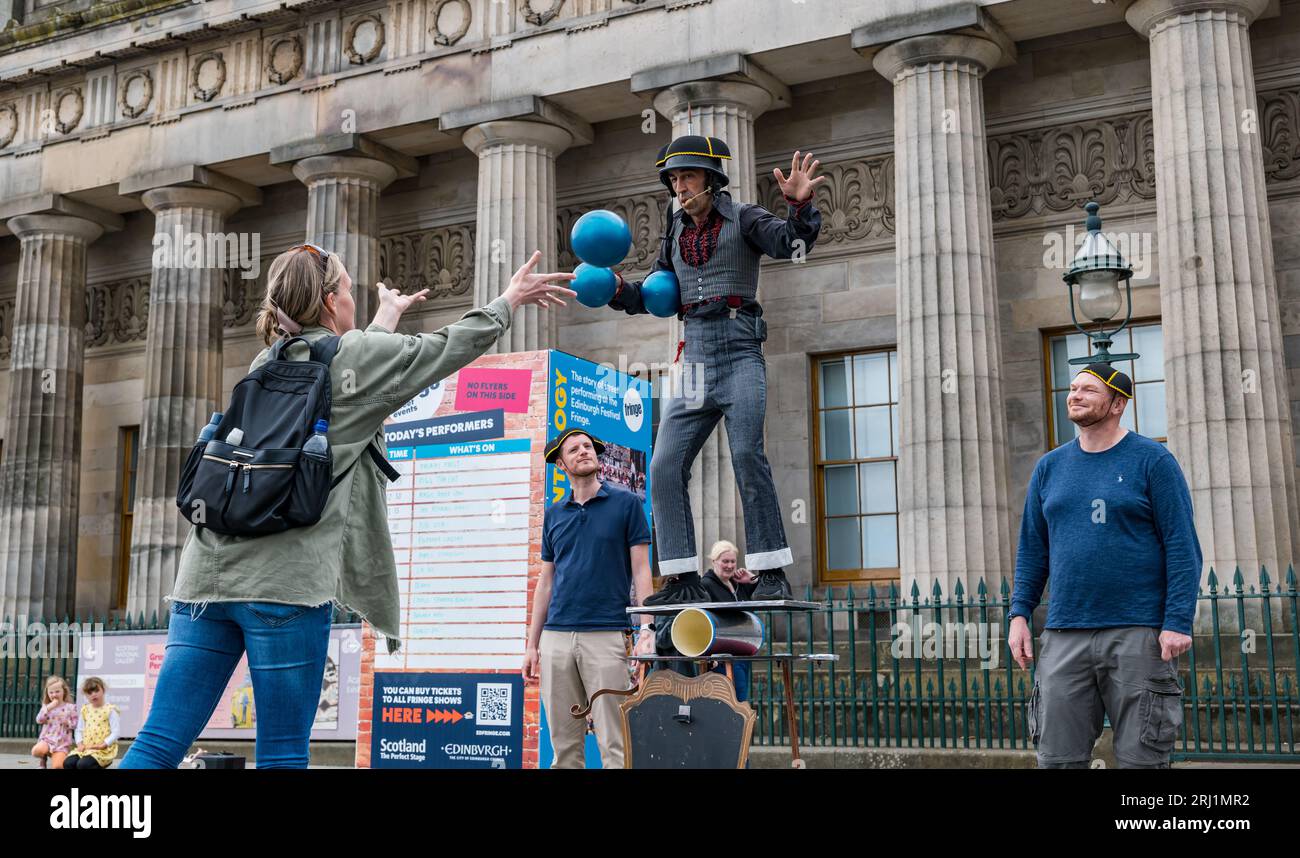 Edinburgh, Scotland, UK, 20th August 2023. Street performers at Fringe