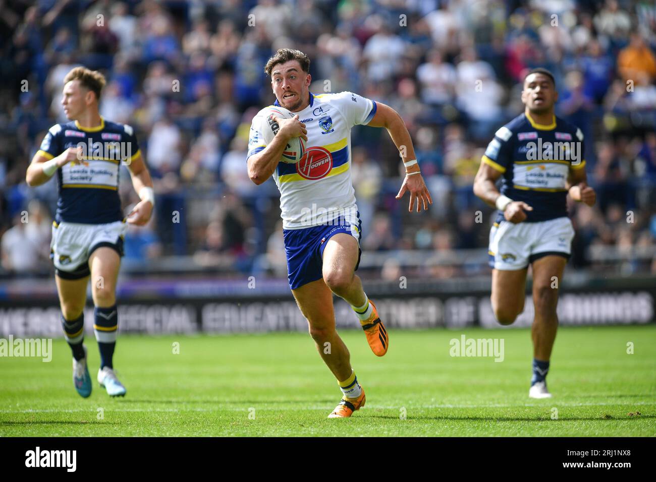 Leeds, England - 20th August 2023 Matty Ashton of Warrington Wolves races away to score try.  Rugby League  Betfred Super League , Leeds Rhinos vs Warrington Wolves at Headingley Stadium, Leeds, UK Credit: Dean Williams/Alamy Live News Stock Photo