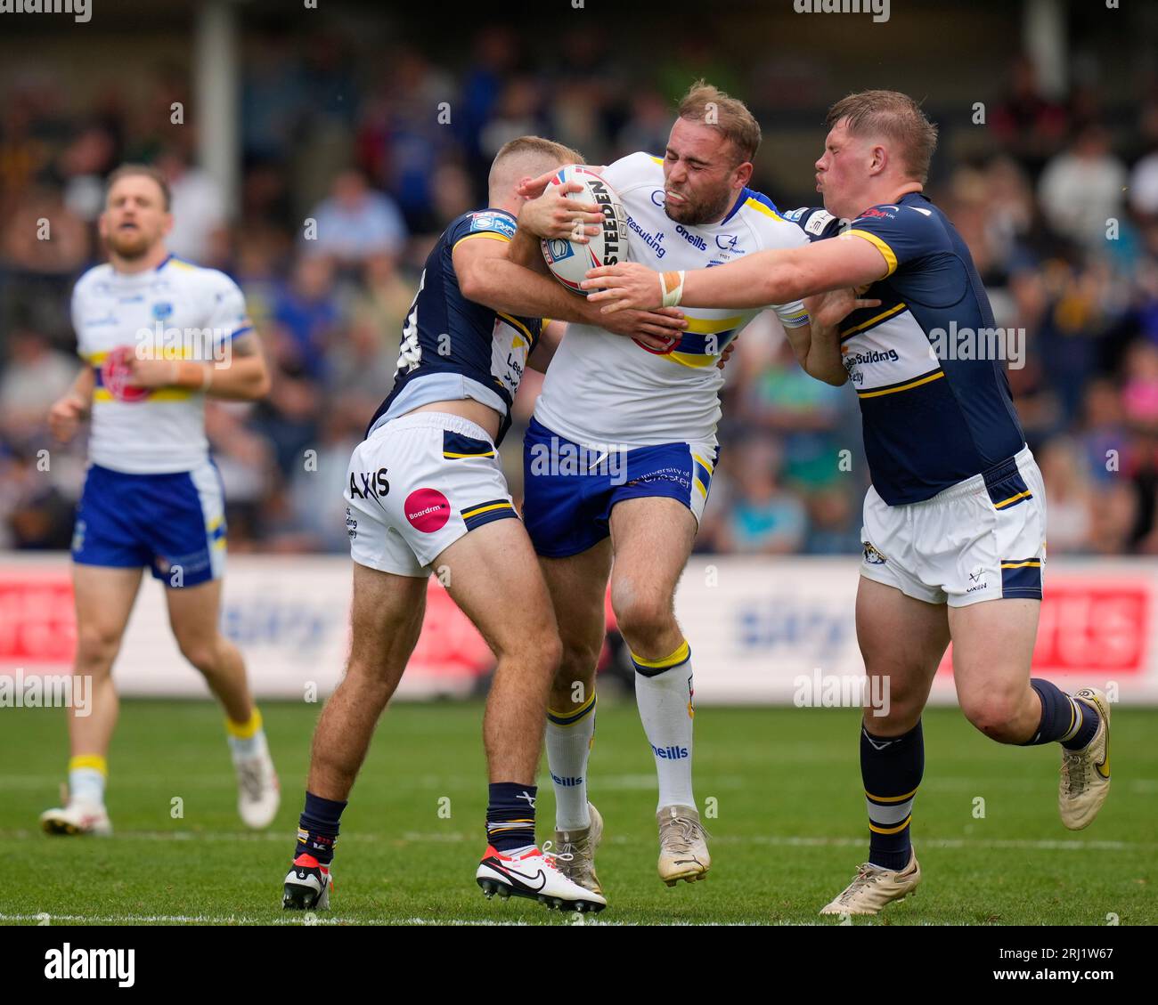 James Harrison #8 of Warrington Wolves runs at Jarrod O’Connor #14 of Leeds Rhinos and Tom Holroyd #18 of Leeds Rhinos  during the Betfred Super League Round 22 match Leeds Rhinos vs Warrington Wolves at Headingley Stadium, Leeds, United Kingdom, 20th August 2023  (Photo by Steve Flynn/News Images) Stock Photo