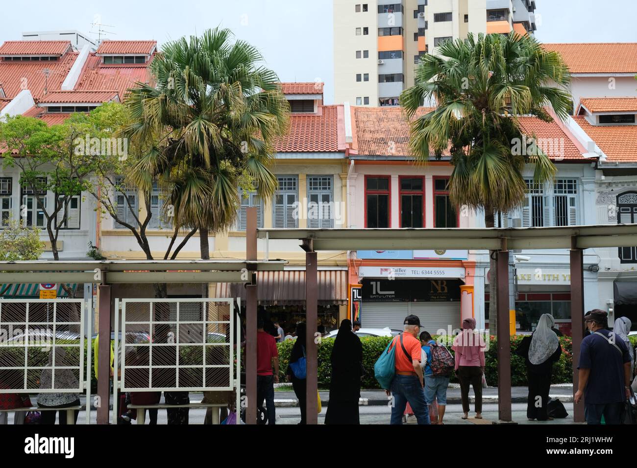 People wait for a bus in Geylang, an area with a higher proportion of ethnic Malay residents, in Singapore. 21/08/2022 Stock Photo