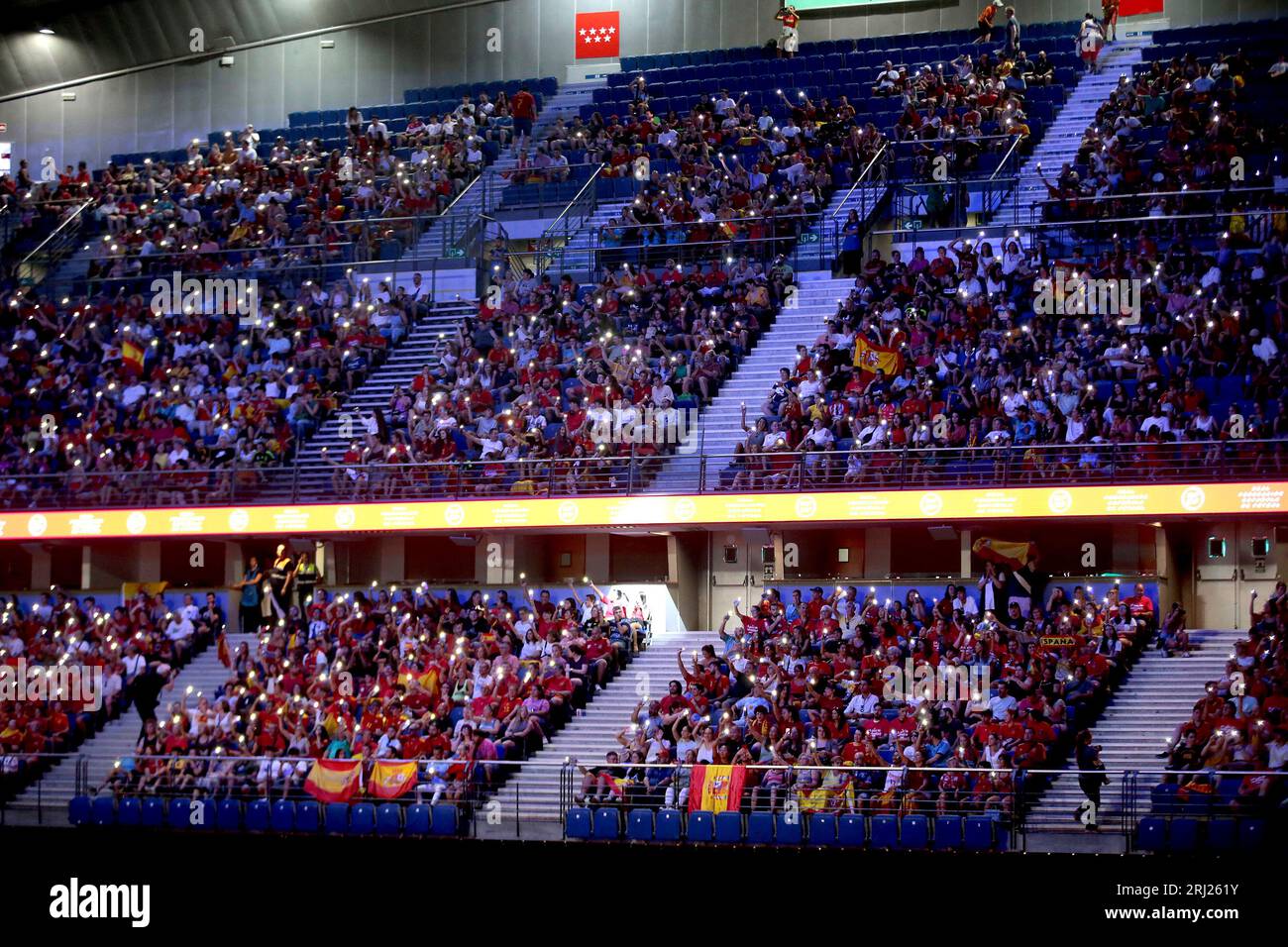 Madrid, Spanien. 20th Aug, 2023. Madrid Spain; 08.20.2023.- Spanish women's soccer team champion of the FIFA Women's World Cup 2023. Thousands of people gather in Madrid to see on giant screens, bars and restaurants the final of the Women's Soccer World Cup held in Australia and where the team is crowned world champion. Credit: Juan Carlos Rojas/dpa/Alamy Live News Stock Photo
