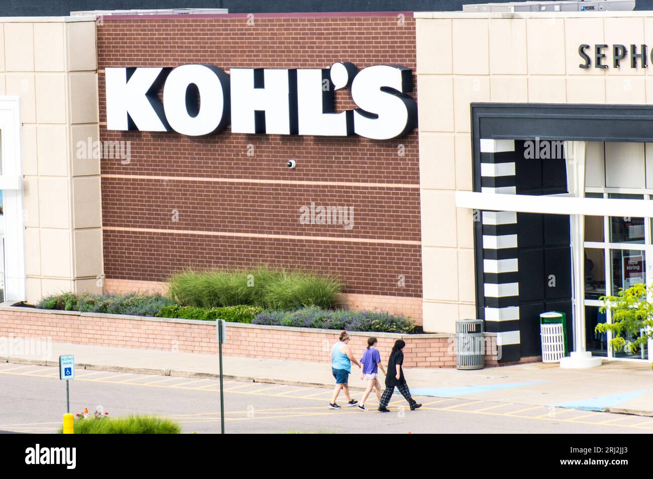 Kohl's Department store front. Kohl's is the largest deparmental store