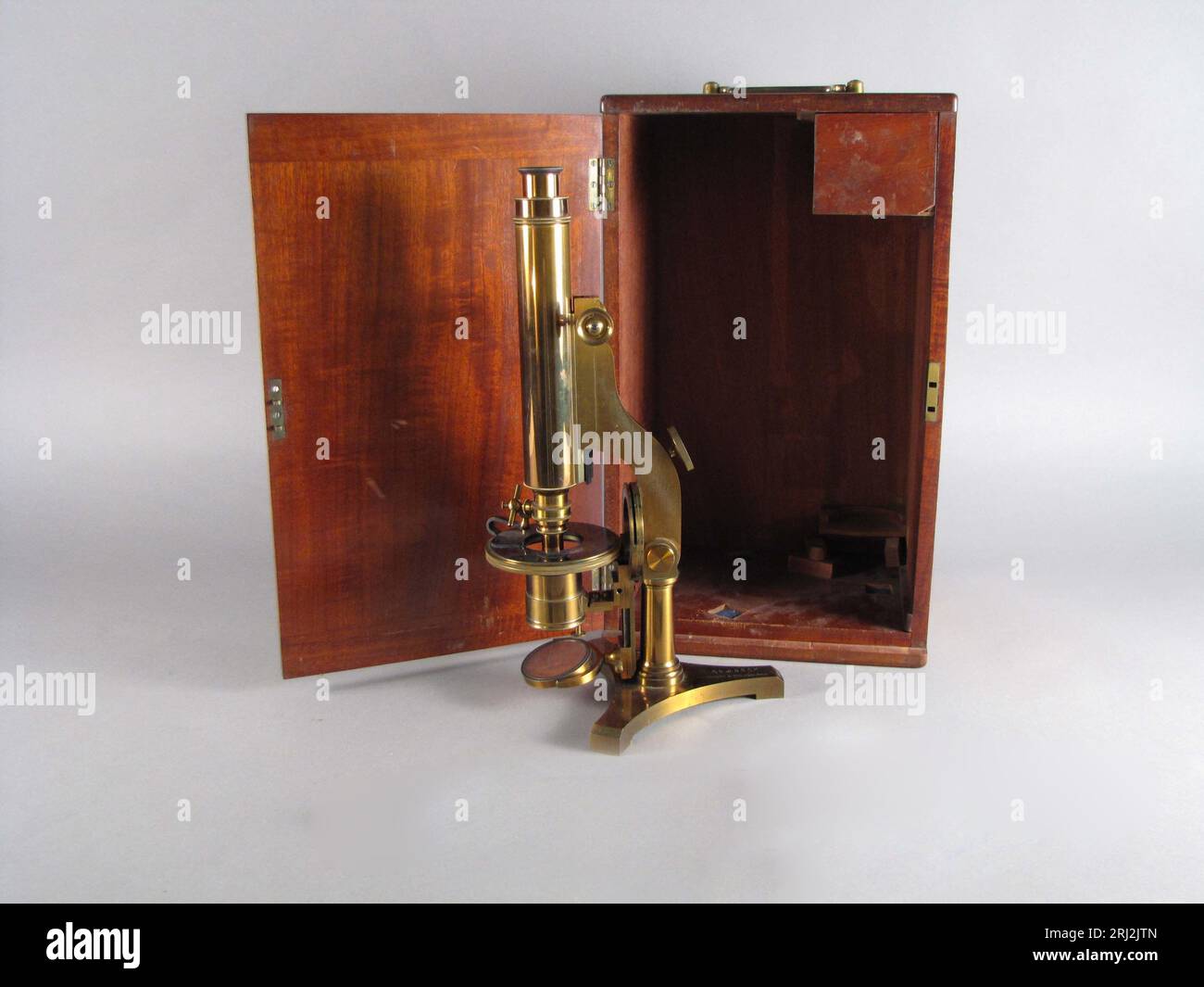 Brass monocular 19th century microscope and wooden case made by R.&J. Beck ca 1890 Stock Photo