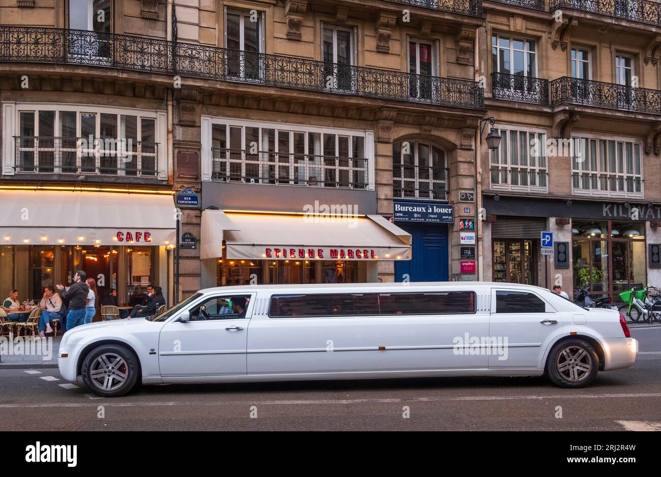 Stretch Limousine in front of Cafe Etienne Marcel (34 rue Etienne Marcel, 75002 Paris) Stock Photo