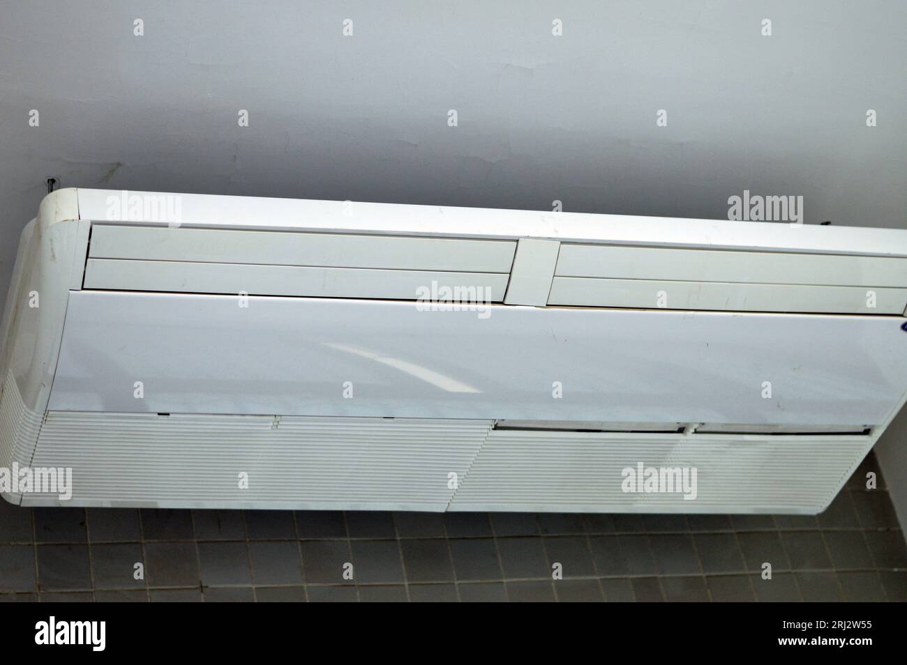 air conditioning fan for cooling and ventilation of the room with 48000