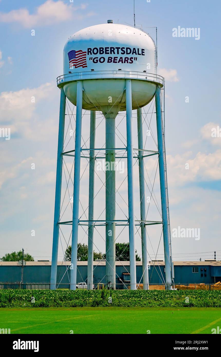 https://c8.alamy.com/comp/2RJ2XW1/the-robertsdale-water-tower-is-pictured-aug-19-2023-in-robertsdale-alabama-the-water-tower-features-the-name-of-the-city-2RJ2XW1.jpg