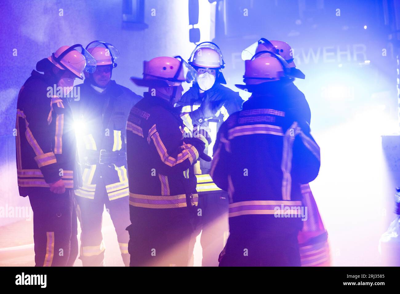 Offenbach, Germany. 20th Aug, 2023. Firefighters fight a fire at a