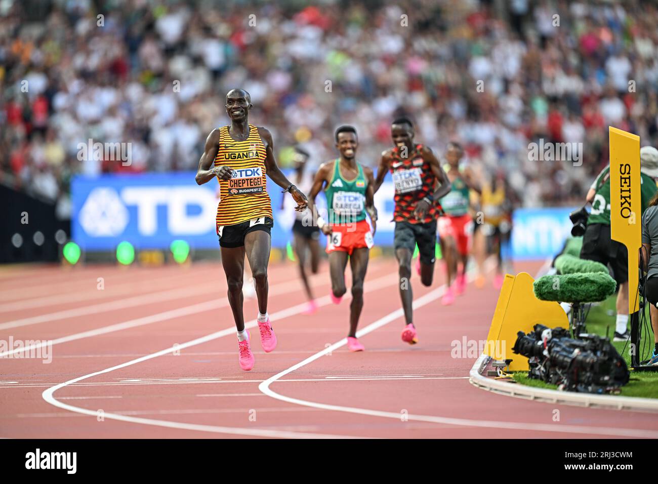Joshua Cheptegei winning the 10,000 meters at the 2023 World