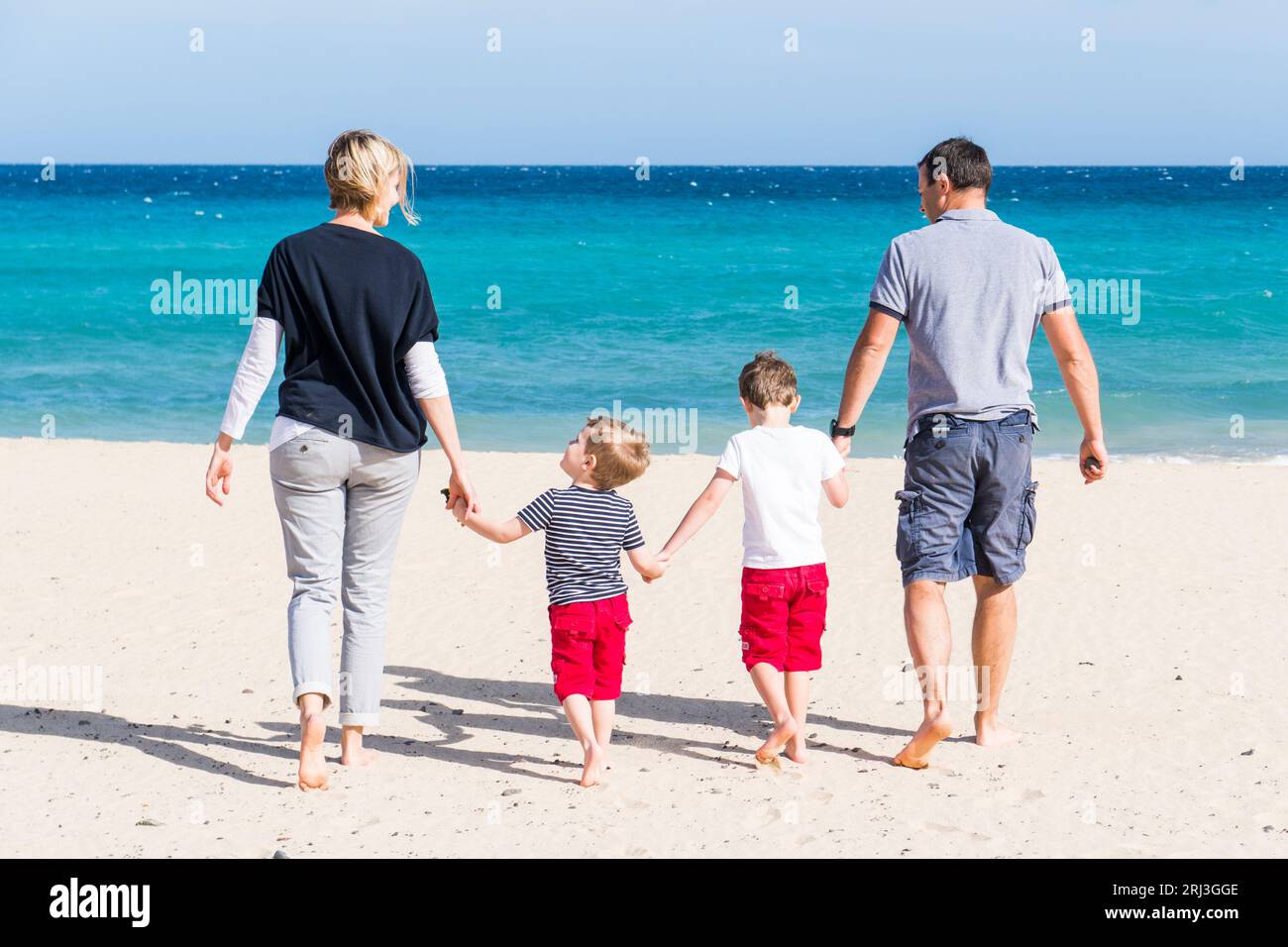 Family beach hi-res stock photography and images - Alamy
