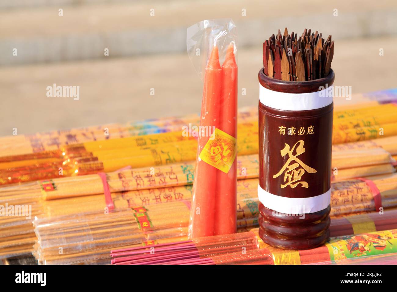 soothsaying, shake bamboo cylinder for future tell, one of Chinese ancient divination Stock Photo