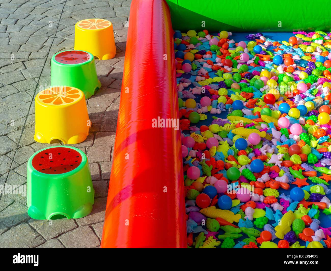 Children's competition. . Fun for kids Lots of plastic balls in the