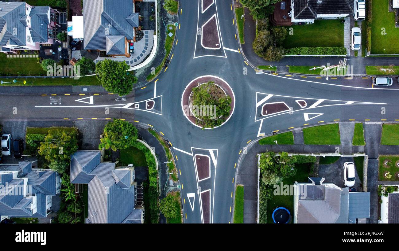 View lush green roundabout hi-res stock photography and images - Alamy