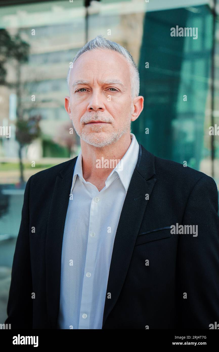 Pensive mature business man hi-res stock photography and images - Alamy