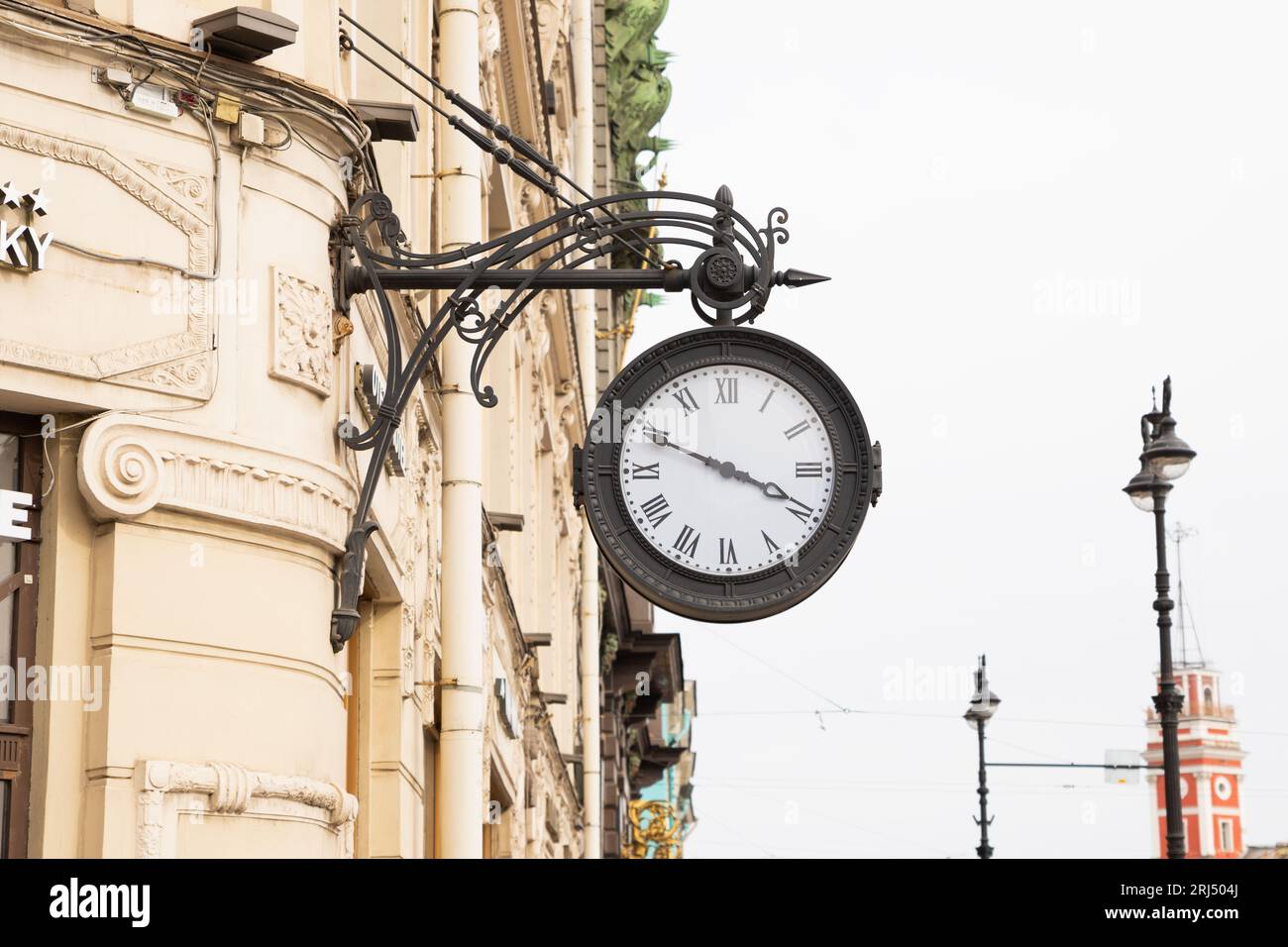Ancient clock on front st hi-res stock photography and images - Alamy