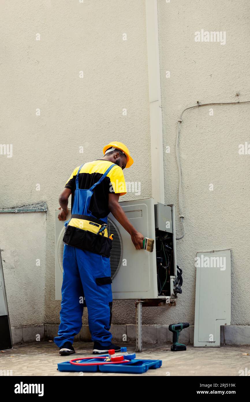 Expert repairman contracted for routine air conditioner cleaning and