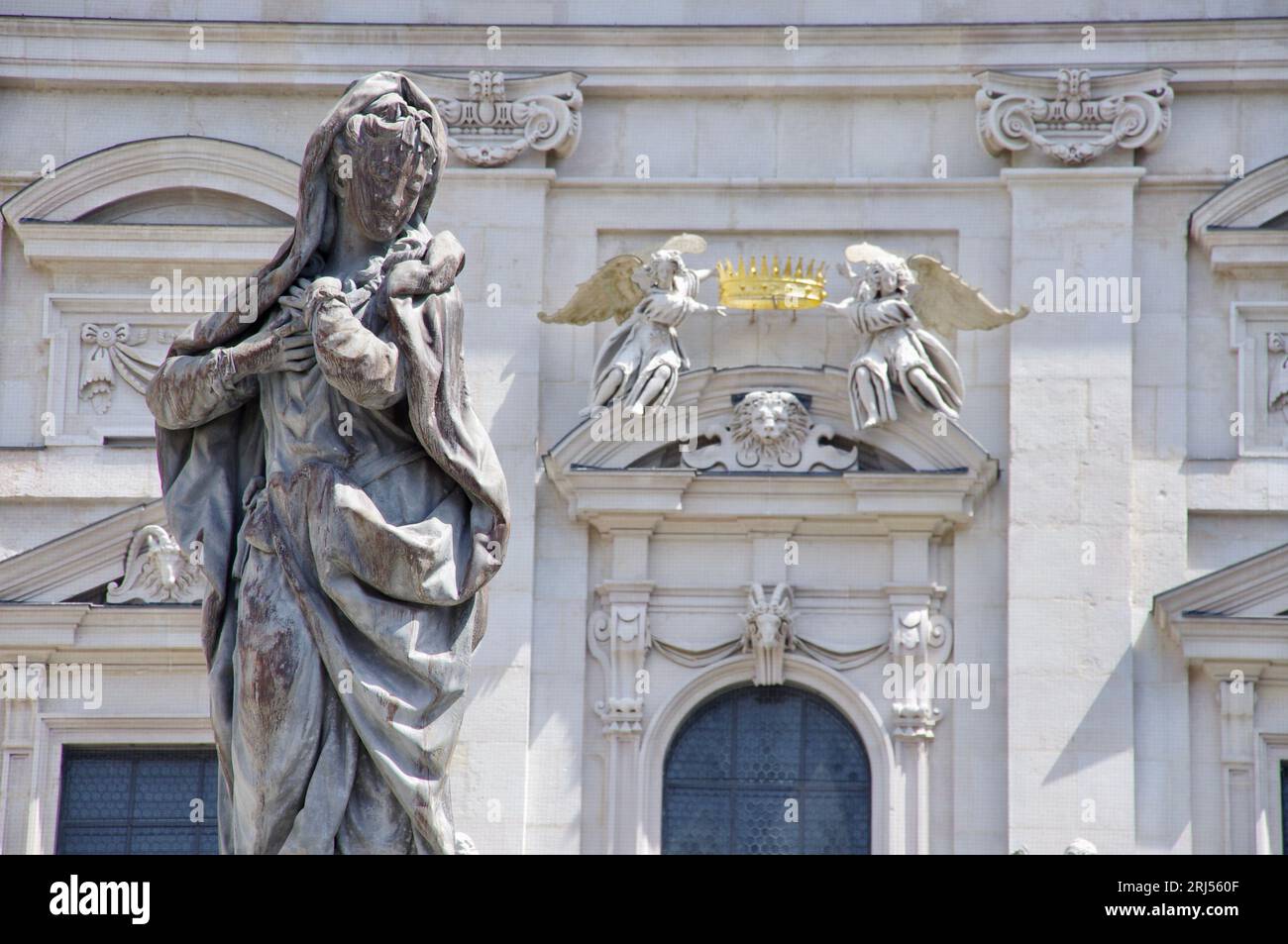 Ancient virgin mary sculpture hi-res stock photography and images - Alamy