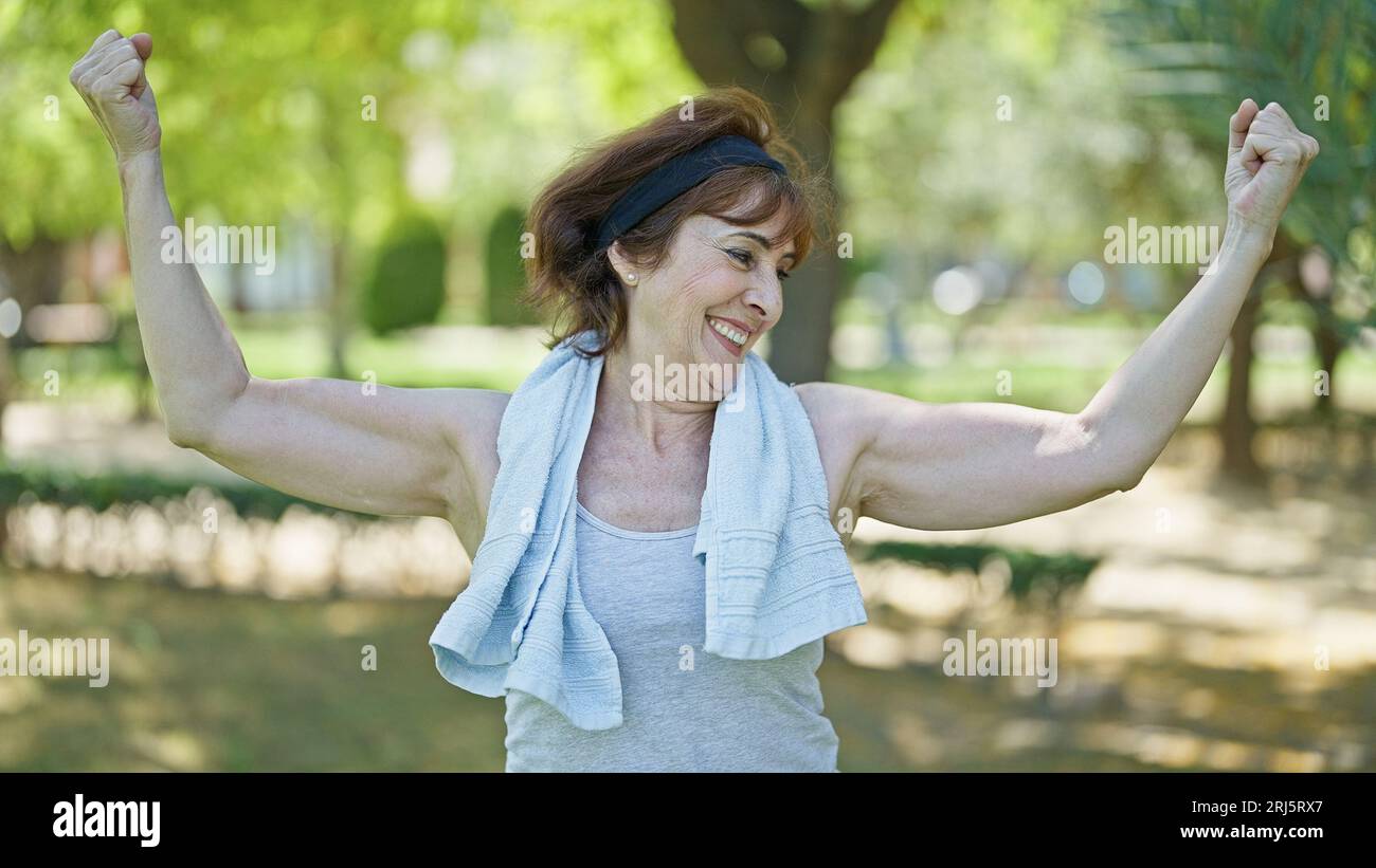Woman and strong arms and garden hi-res stock photography and images ...
