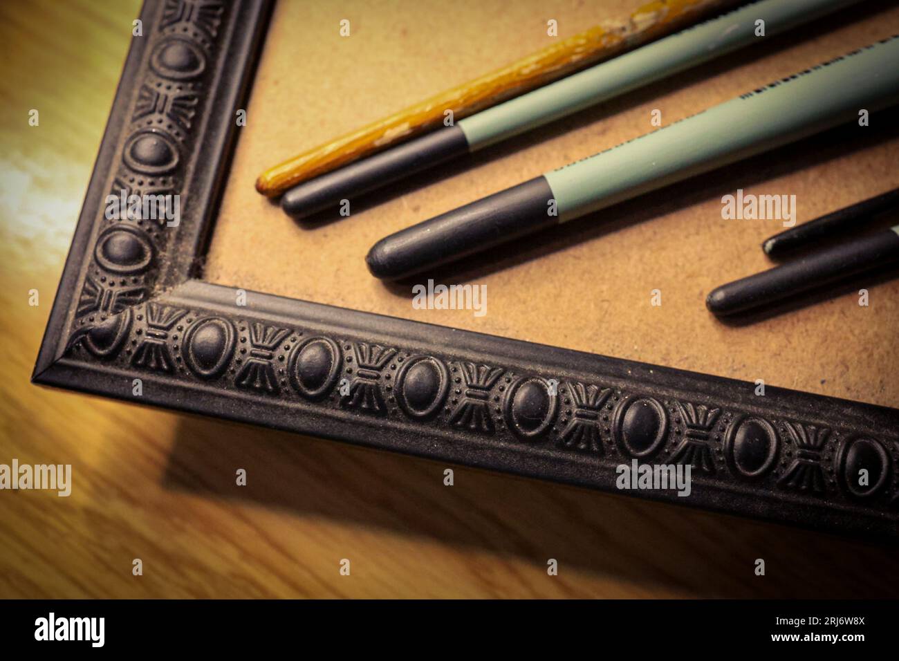 Different sizes of oil paint brushes on display Stock Photo Alamy