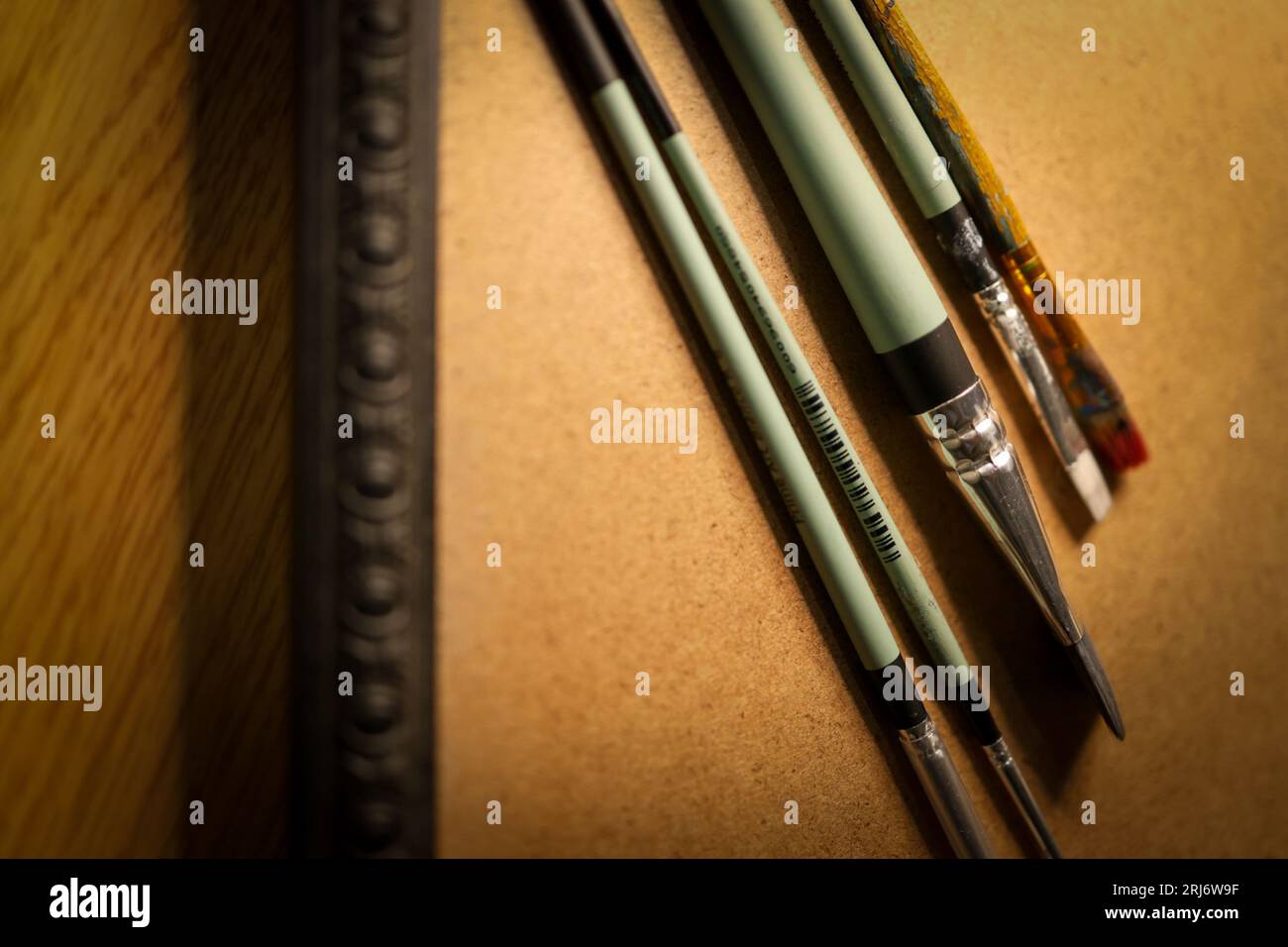 Different sizes of oil paint brushes on display Stock Photo Alamy