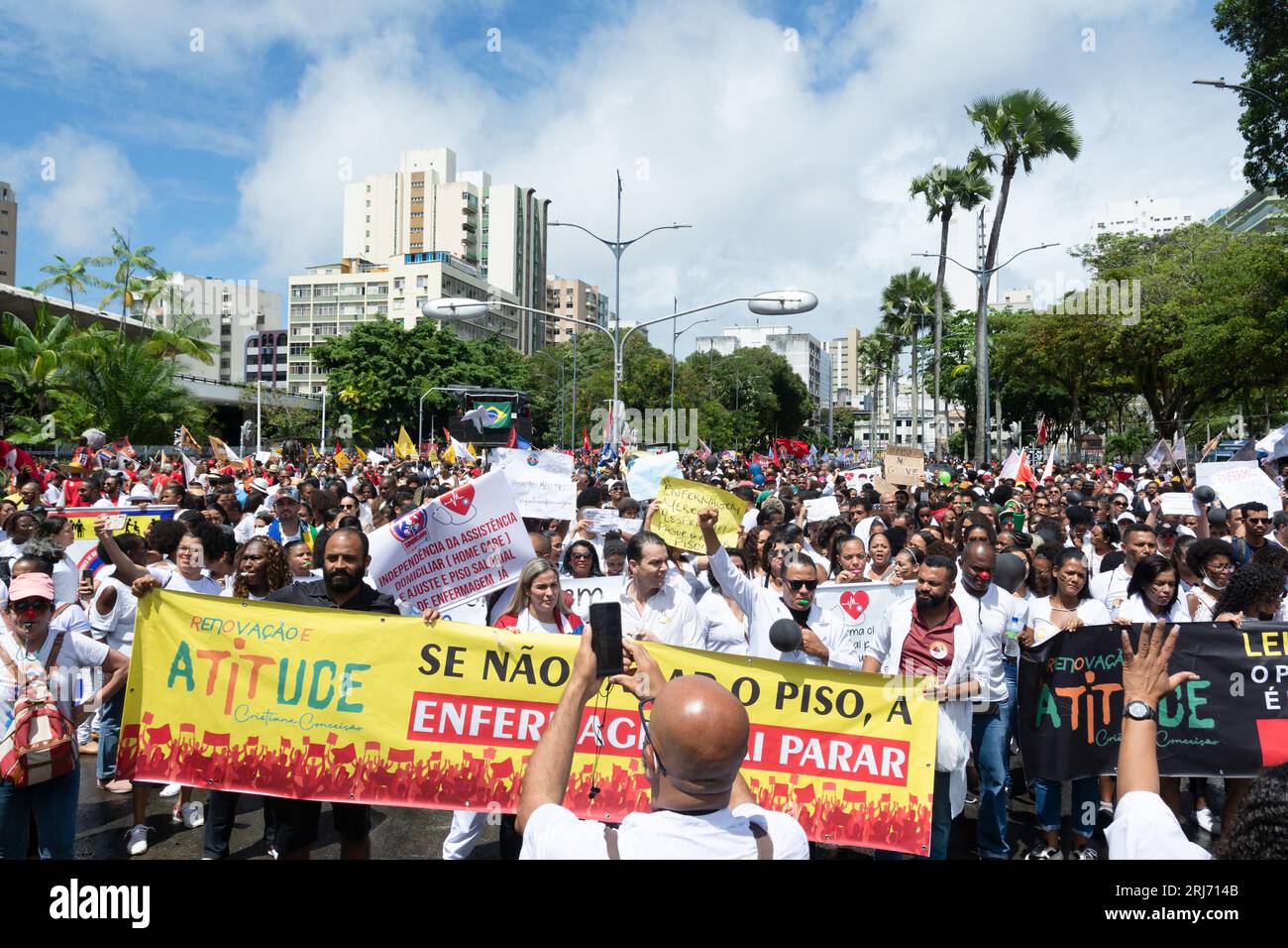 Salvador, Bahia, Brazil - September 07, 2022: Nurses are seen protesting during the Brazilian independence parade in the city of Salvador. Stock Photo