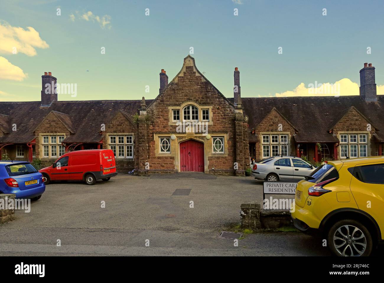 Old peoples home uk hi-res stock photography and images - Alamy