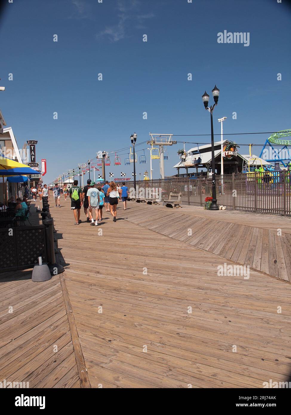 Strolling alog a boardwalk hi-res stock photography and images - Alamy