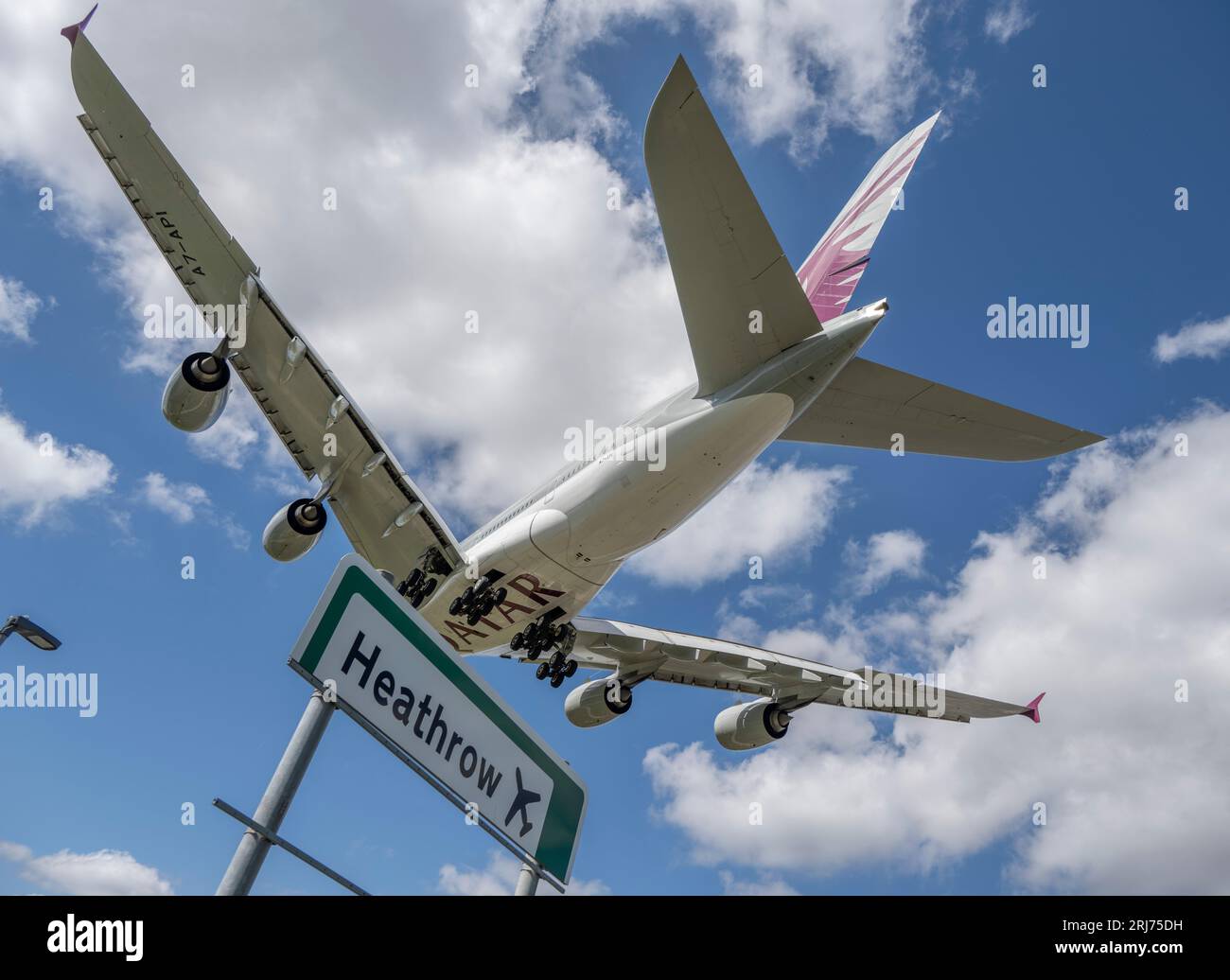 Heathrow, London, UK. 21st Aug, 2023. Flight arrivals at London Heathrow. Heathrow Airport passenger numbers are reaching pre-pandemic level as variable UK weather boosts holiday flights to hotter climates. Passenger numbers to North American destinations have also increased by over 70%. Credit: Malcolm Park/Alamy Live News Stock Photo