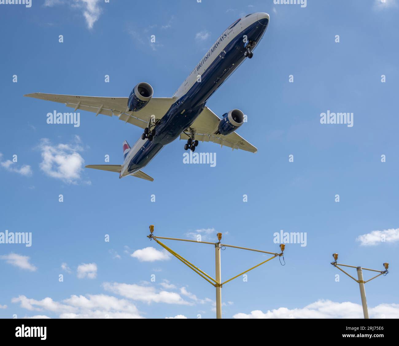 Heathrow, London, UK. 21st Aug, 2023. Flight arrivals at London Heathrow. Heathrow Airport passenger numbers are reaching pre-pandemic level as variable UK weather boosts holiday flights to hotter climates. Passenger numbers to North American destinations have also increased by over 70%. Credit: Malcolm Park/Alamy Live News Stock Photo