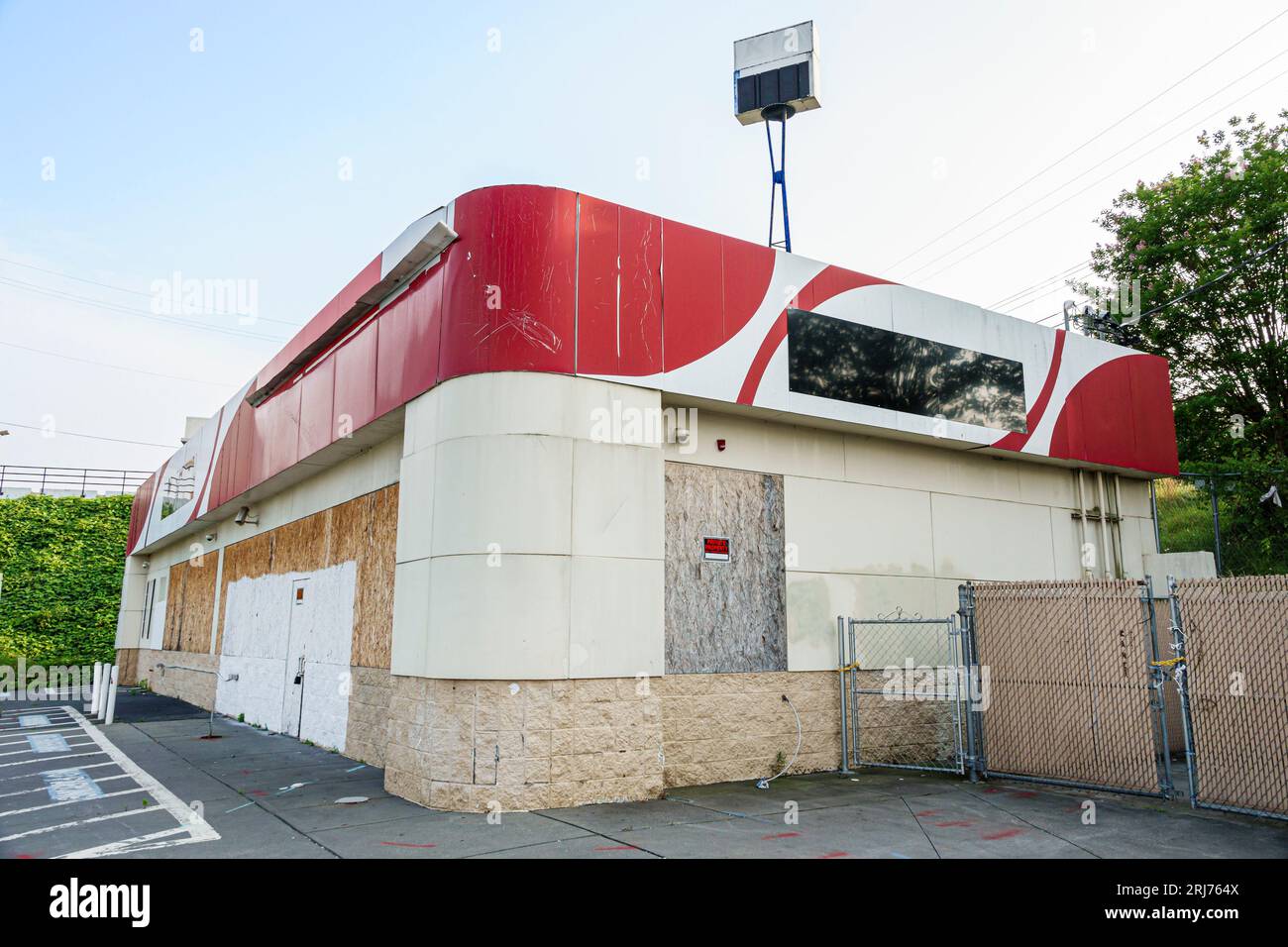 Gastonia North Carolina,closed abandoned vacant boarded up economy jobs lost,former convenience food store business bodega grocery,outside exterior,bu Stock Photo