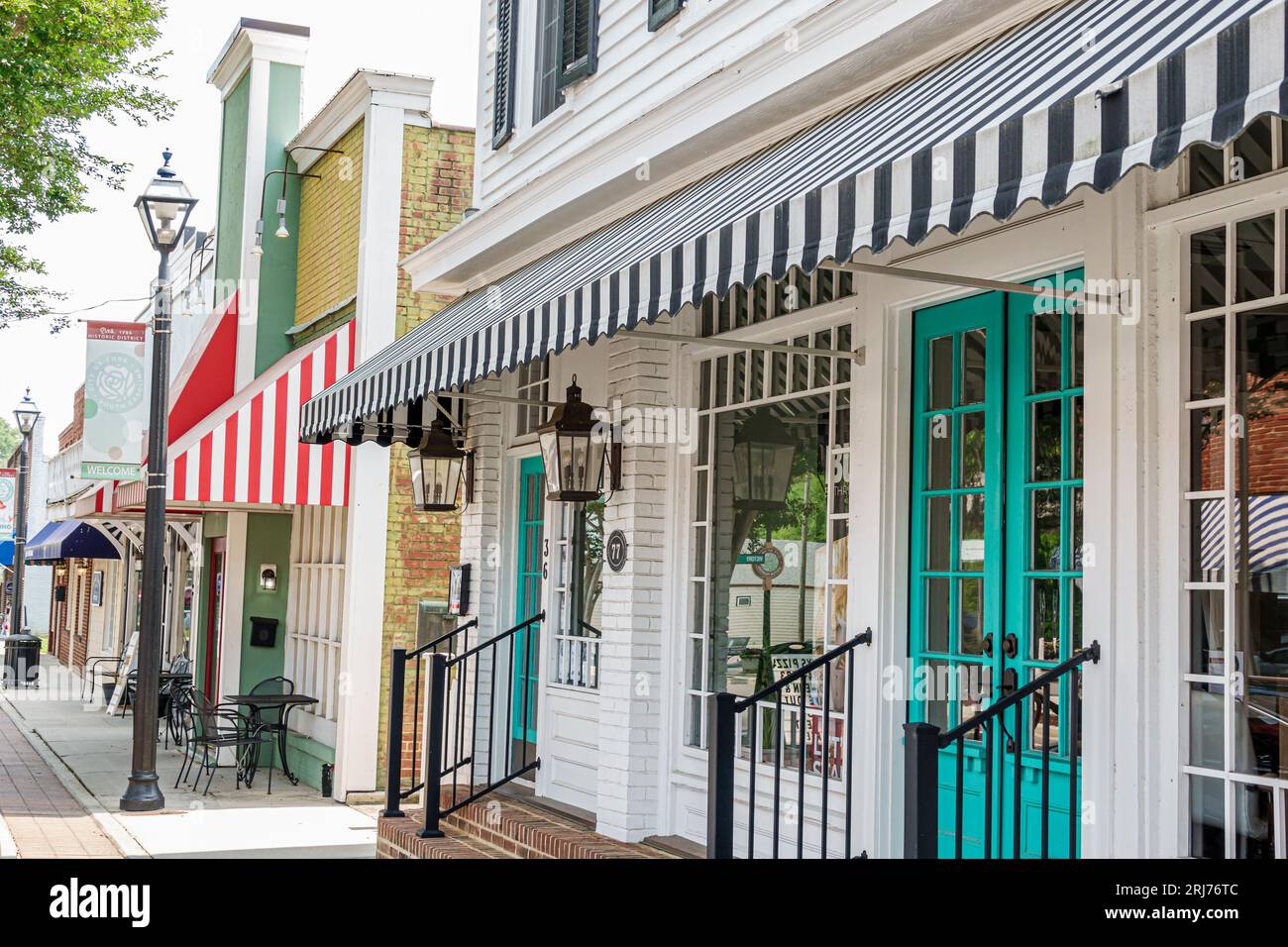 Shop front awnings hi-res stock photography and images - Alamy