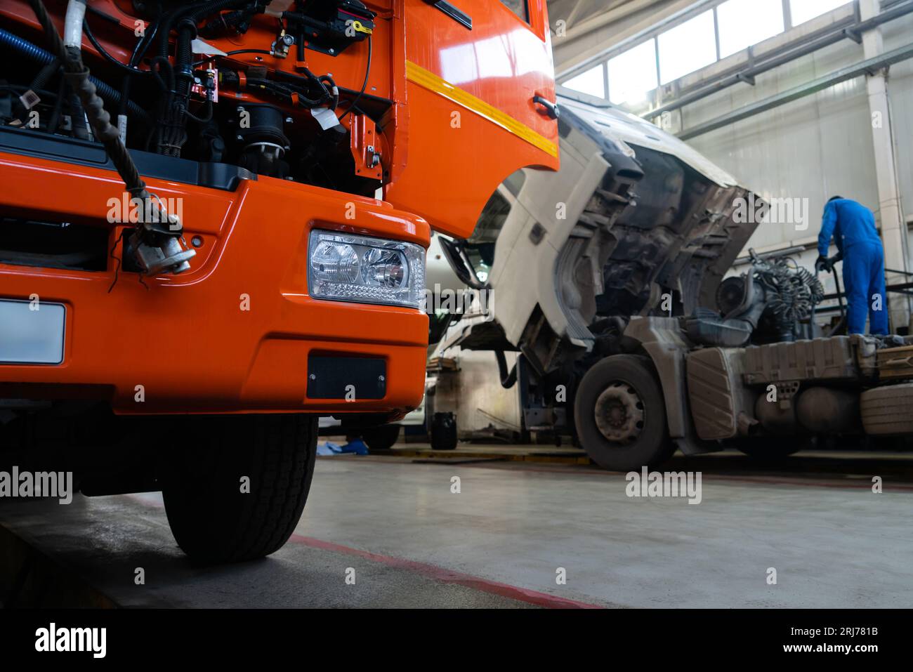 Car engine repair service station hi-res stock photography and images ...