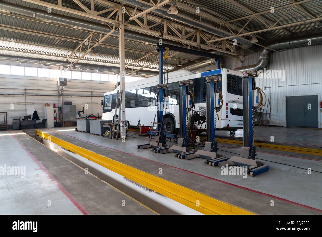Fixing bus engine hi-res stock photography and images - Alamy