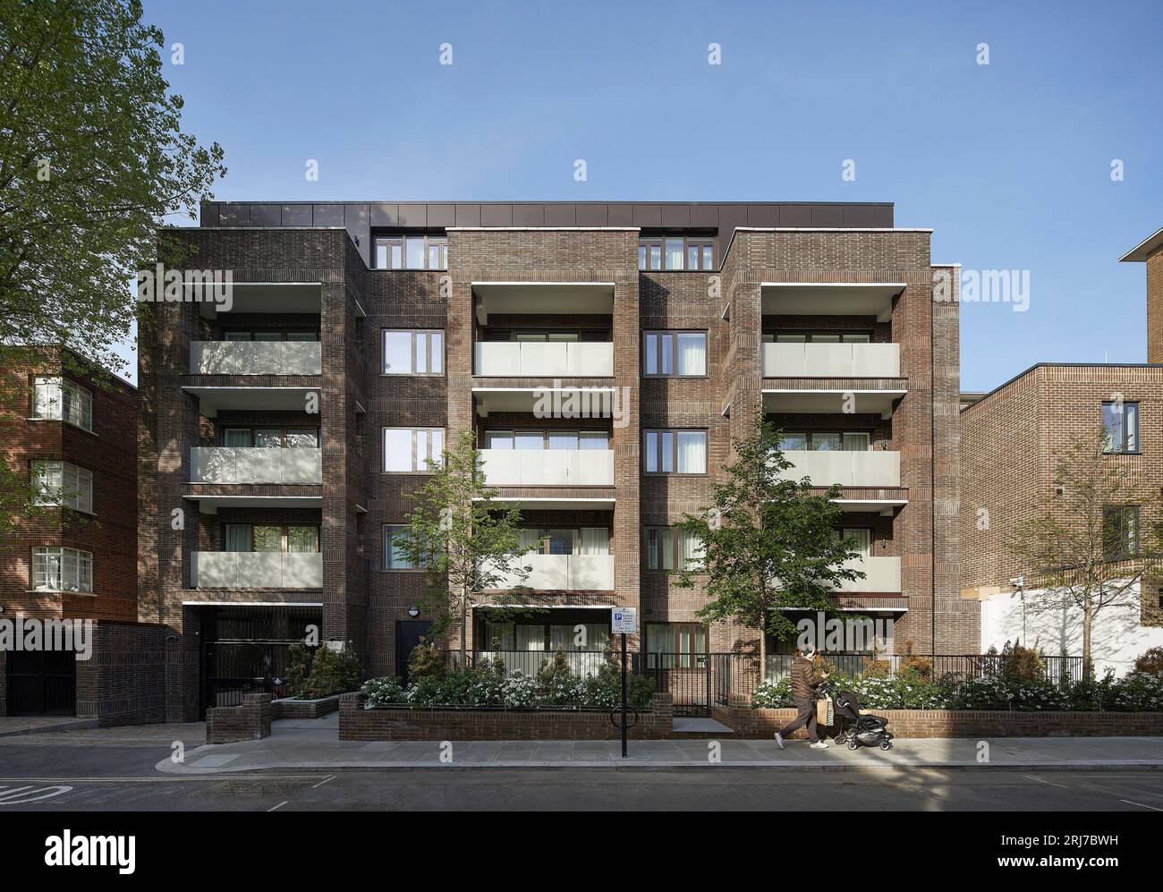 Front view of multistorey apartment building. Wellington Road, London
