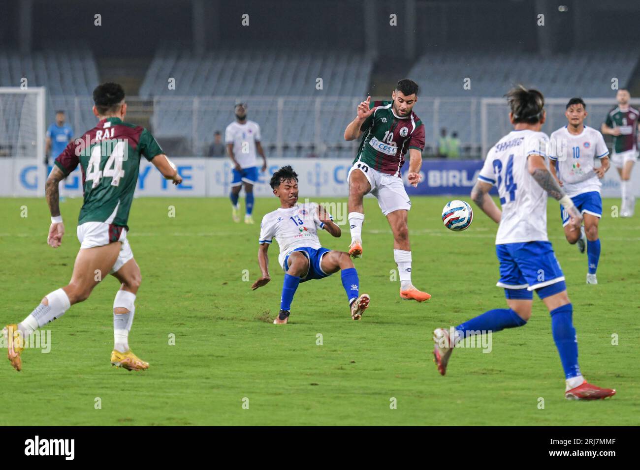 Kolkata, India. 16th Aug, 2023. Boumous (R) of Mohun Bagan Super Giant seen in action during the 2023-24 AFC Cup Preliminary Stage 2 match between Mohun Bagan Super Giant and Machhindra FC at Salt Lake Stadium. Final score; Mohun Bagan 3:1 Machhindra. Credit: SOPA Images Limited/Alamy Live News Stock Photo