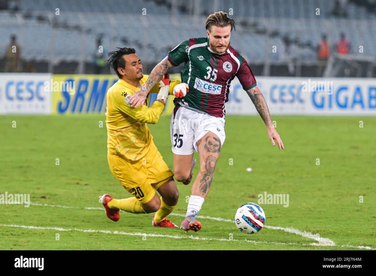 Kolkata, India. 16th Aug, 2023. Cummings (R) of Mohun Bagan Super Giant seen in action during the 2023-24 AFC Cup Preliminary Stage 2 match between Mohun Bagan Super Giant and Machhindra FC at Salt Lake Stadium. Final score; Mohun Bagan 3:1 Machhindra. (Photo by Dipayan Bose/SOPA Images/Sipa USA) Credit: Sipa USA/Alamy Live News Stock Photo