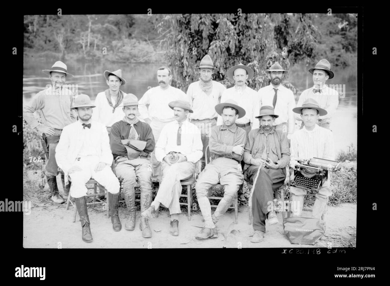 Grupo de Norte-Americanos com Dois Engenheiros Fiscais Brasileiros e Frank W. Kravigny (com a Máquina de Escrever) - 702 1910 by Dana B. Merrill Stock Photo