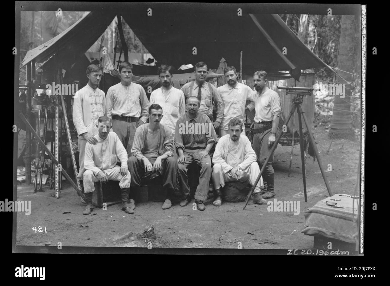 Topógrafo, Engenheiro e Funcionários Norte-Americanos 1910 by Dana B. Merrill Stock Photo