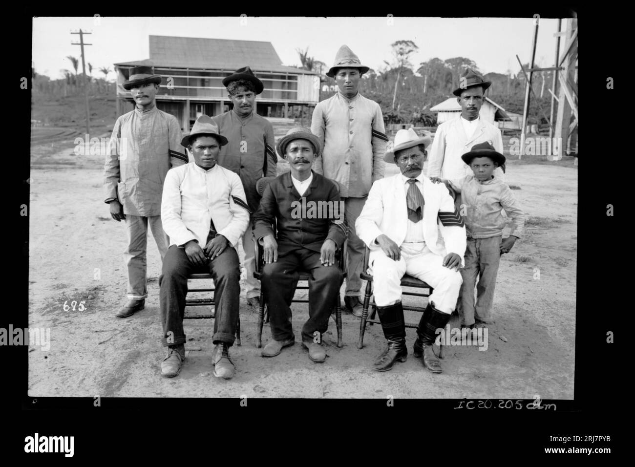 Grupo de Homens e Menino Anônimo - 685 1910 by Dana B. Merrill Stock Photo