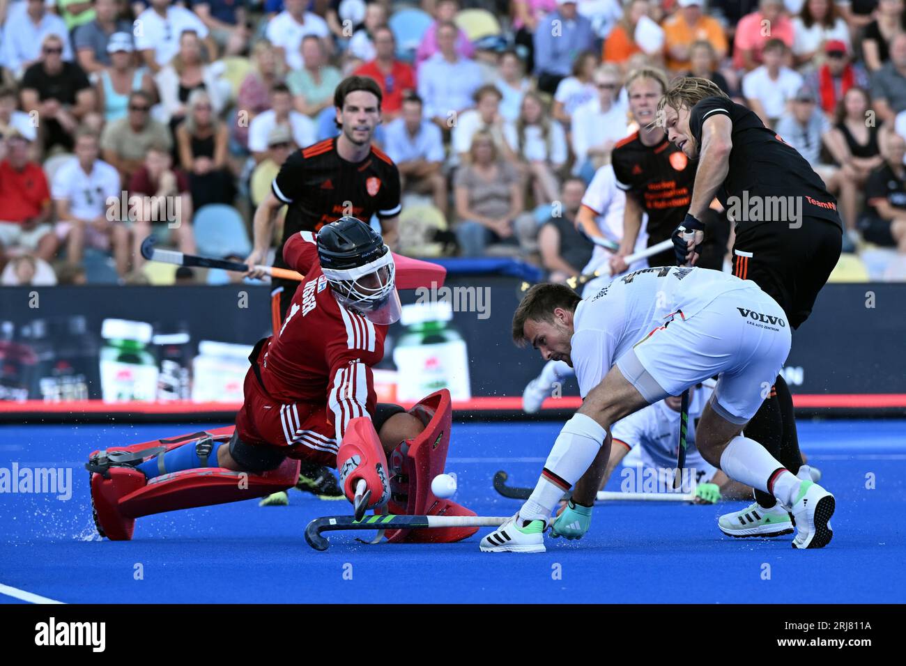 Field hockey goalkeeper hi-res stock photography and images - Alamy