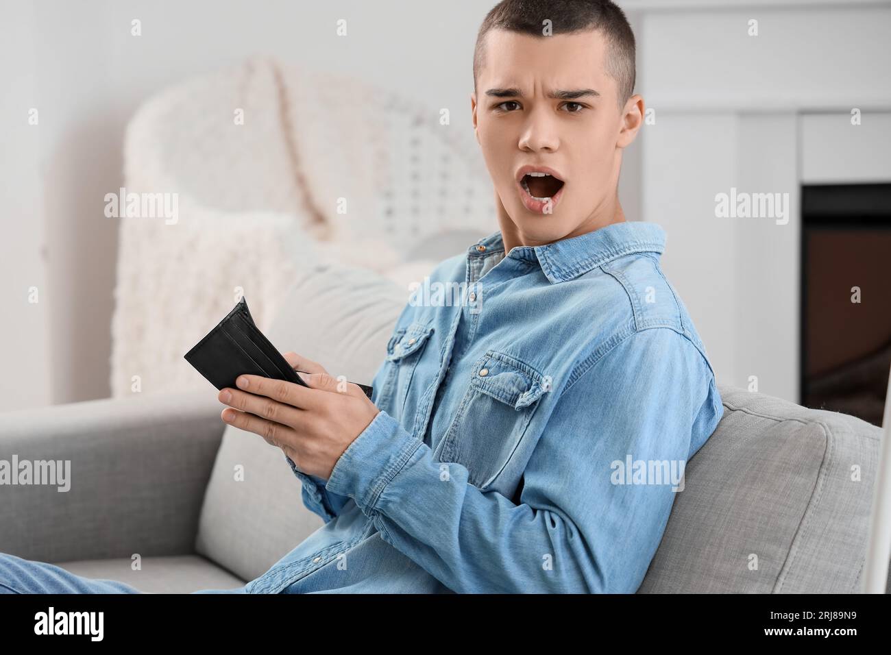 Scared Empty Wallet Shocked young man with empty wallet at home Stock Photo - Alamy