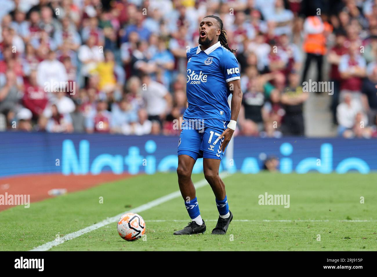 Birmingham, UK. 20th Aug, 2023. Alex Iwobi of Everton reacts as he pulls up with leg injury. Premier League match, Aston Villa v Everton at Villa Park in Birmingham on Sunday 20th August 2023. this image may only be used for Editorial purposes. Editorial use only, pic by Andrew Orchard/Andrew Orchard sports photography/Alamy Live news Credit: Andrew Orchard sports photography/Alamy Live News Stock Photo