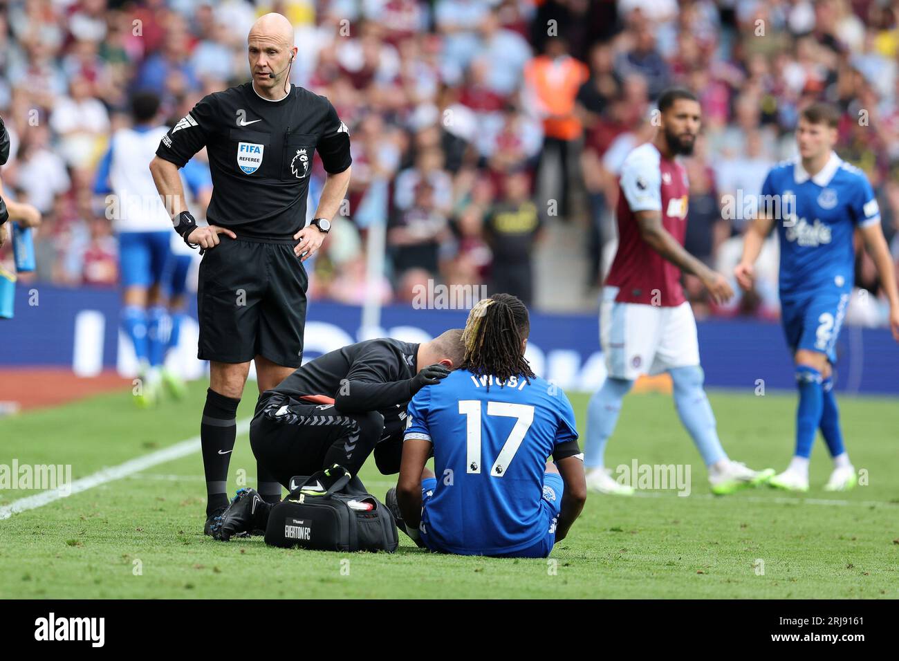 Birmingham, UK. 20th Aug, 2023. Alex Iwobi of Everton with leg injury. Premier League match, Aston Villa v Everton at Villa Park in Birmingham on Sunday 20th August 2023. this image may only be used for Editorial purposes. Editorial use only, pic by Andrew Orchard/Andrew Orchard sports photography/Alamy Live news Credit: Andrew Orchard sports photography/Alamy Live News Stock Photo