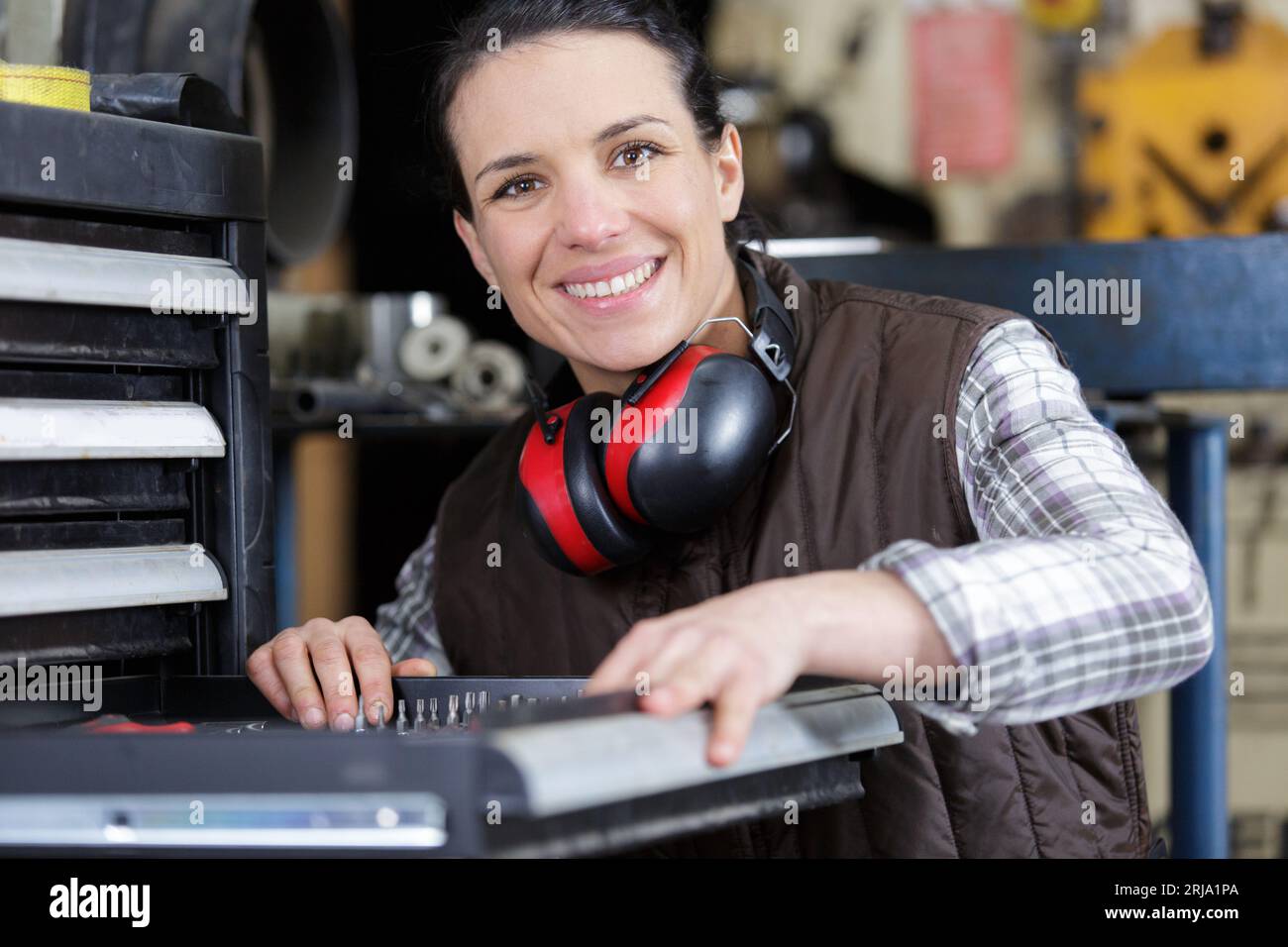 Female audio producer hi-res stock photography and images - Alamy